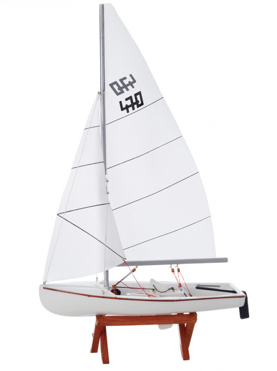 VELERO MODELO 470 